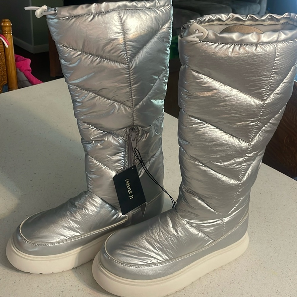 Insulated tall silver boots-NWT